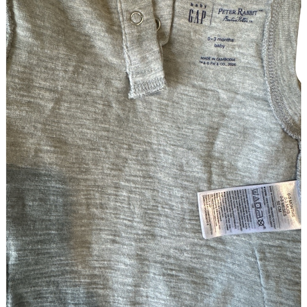 Gap Baby Peter Rabbit Pocket Shorty One-Piece cotton romper baby 0-3 months - Picture 3 of 4